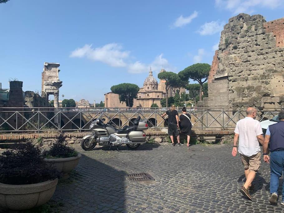 Casa Claudia ~ Rione Monti-Colosseo Rom Eksteriør billede